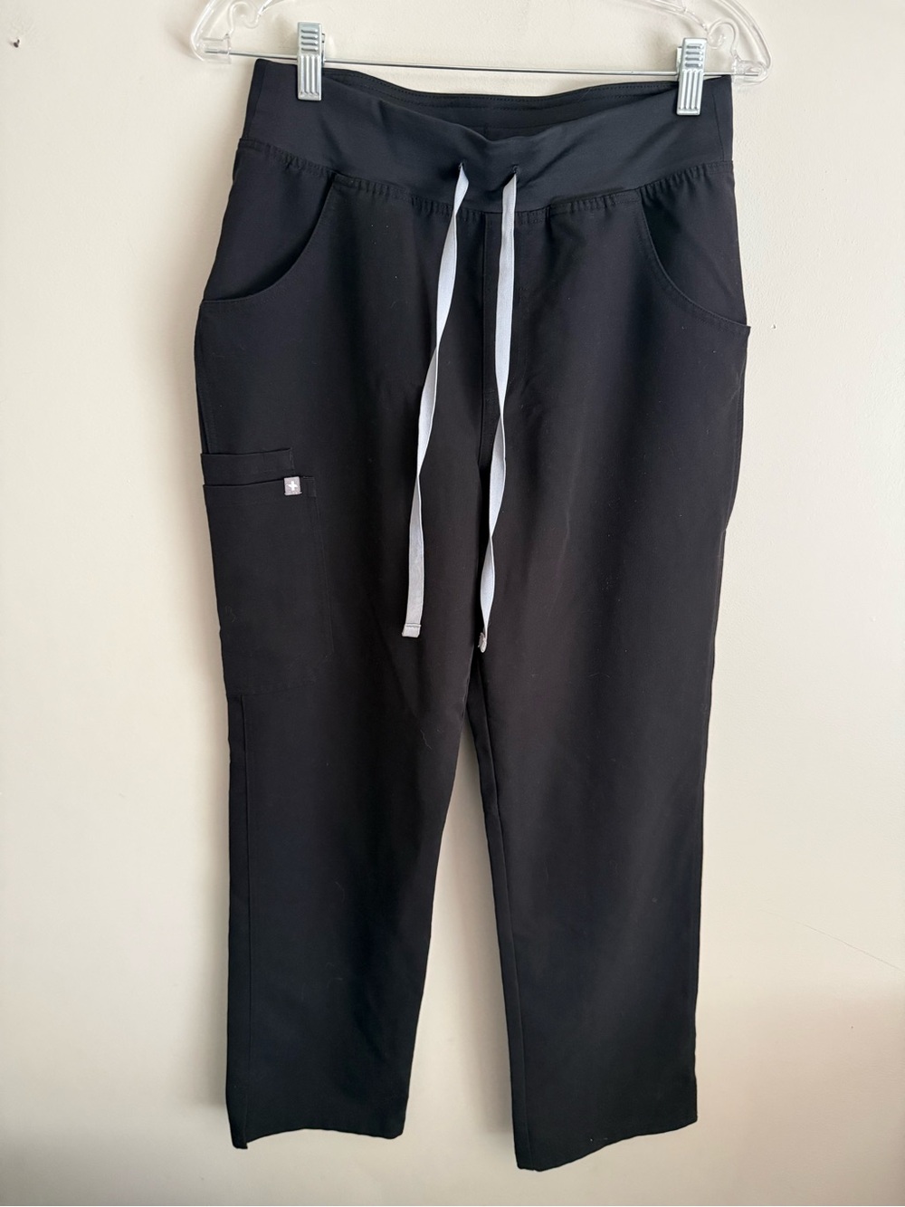 FIGS Women’s Black Scrub Pants Straight Leg Size M Drawstring Style HW Kade